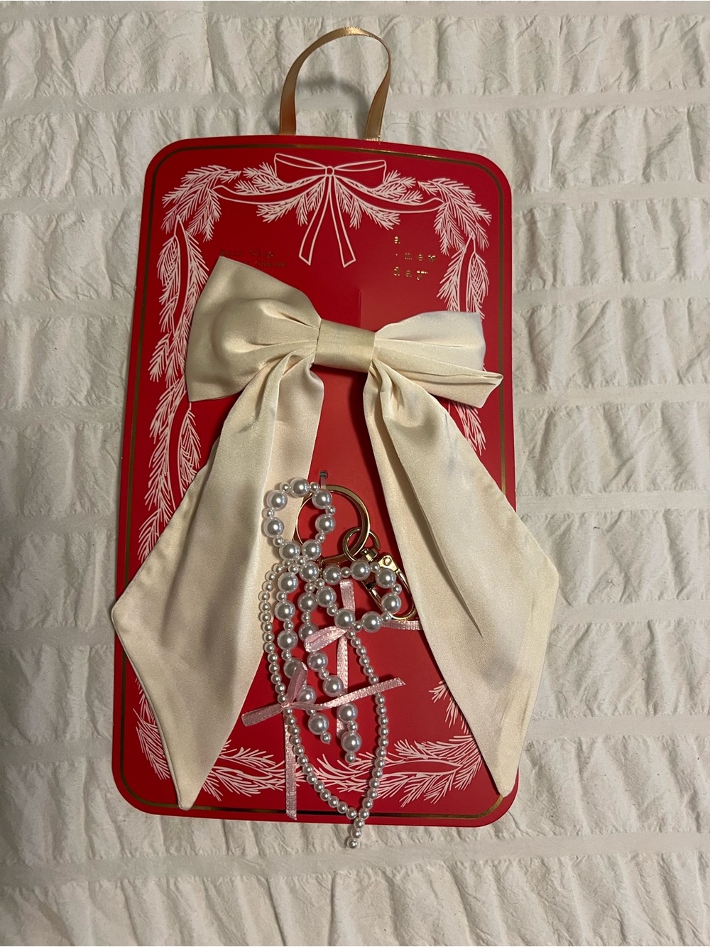 Pearl Bow and Keychain Charm in Cream